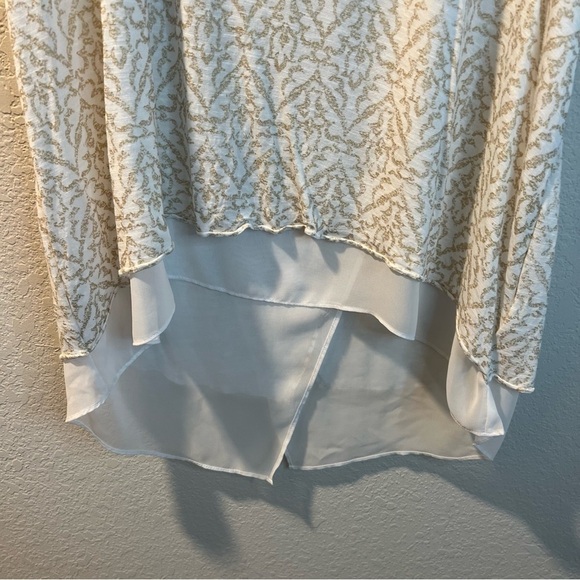 Women’s White House black market gold patterned open back sleeveless blouse - Picture 3 of 4